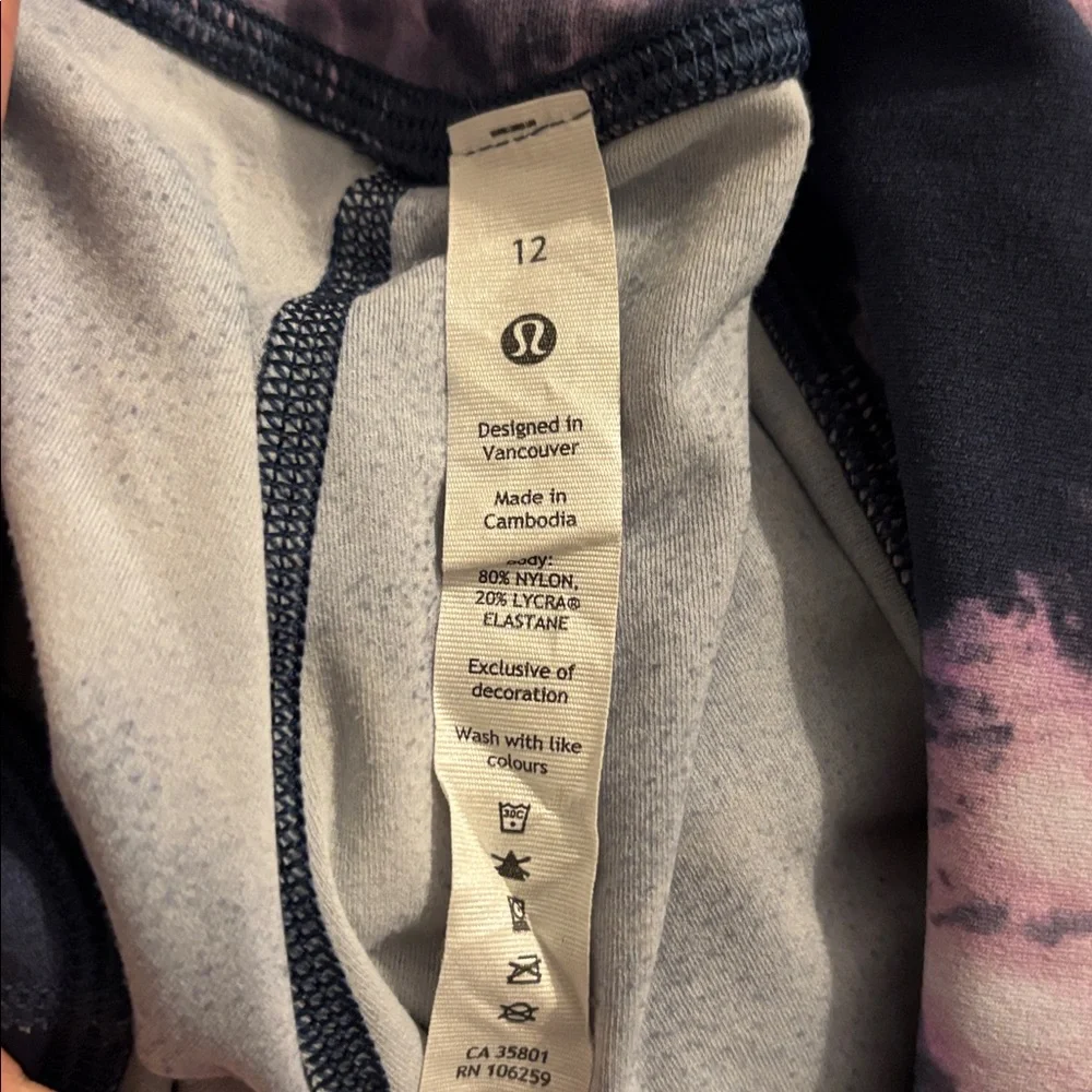 lululemon athletica Tie-Dye Leggings - Pink and Blue - Picture 4 of 4